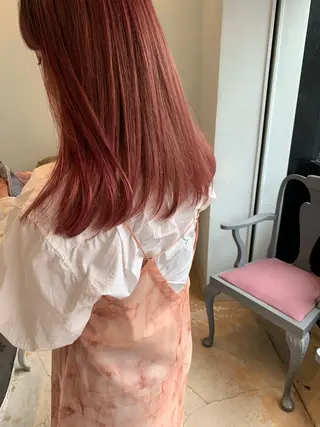 ロング SAKINO. ベージュカラーのヘアスタイル