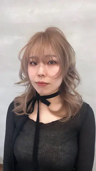 ミディアム サカモト ナオミのヘアスタイル