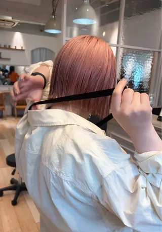 ショート カラー ハイトーンボブ 前田 表参道 グレージュのヘアスタイル
