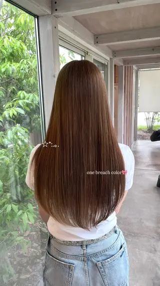 ロング 実生miu 個性派ハイトーンのヘアスタイル