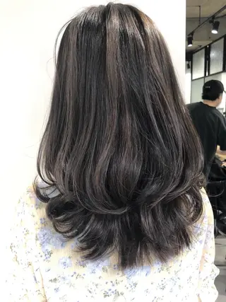 ミディアム カラー ヘアアレンジ 白髪ぼかしハイライト バレイヤージュヤマトのヘアスタイル