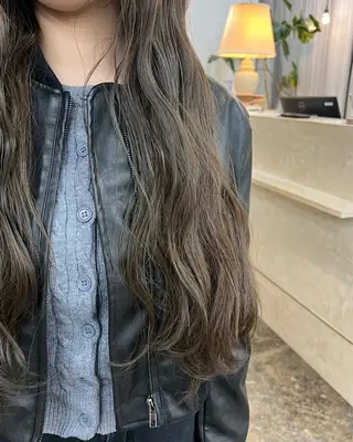 ロング カラー Terve. 赤松 メイのヘアスタイル