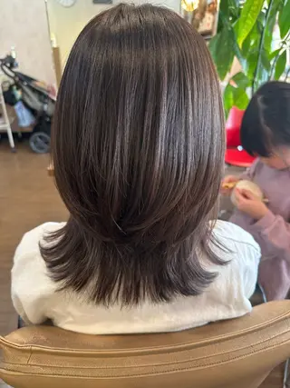 ミディアム カラー coupe ciseauxのヘアスタイル
