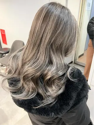 セミロング KYOKO 【Bear】のヘアスタイル