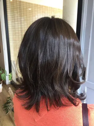 セミロング カラー ツキダテ ユイのヘアスタイル