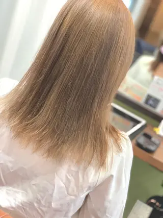 ミディアム ブリーチ毛に縮毛矯正 ✨カラー✨山田 正幸のヘアスタイル
