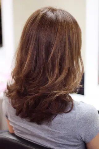 ミディアム セミロング ロング カラー パーマ 成松 勇治のヘアスタイル