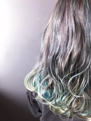 セミロング カラー BOX mico.のヘアスタイル