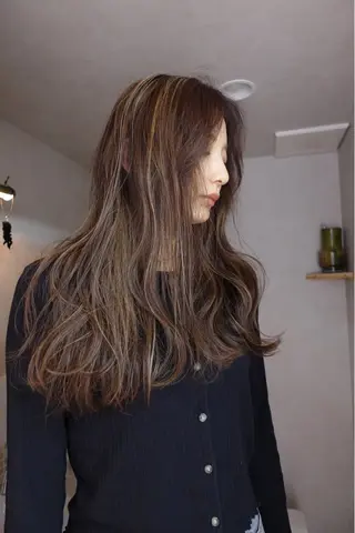 ロング カラー nishido ハイライト/パーマのヘアスタイル