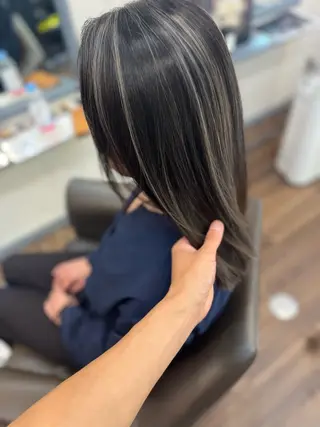 ミディアム カラー ヘアアレンジ 三輪 太一のヘアスタイル