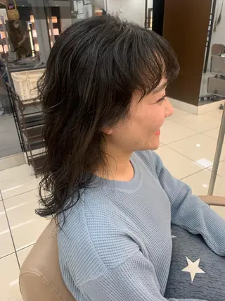 セミロング カラー パーマ 羽エクステ🩷 🤍まき🤍のマツエク・マツパデザイン