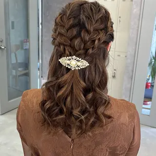 セミロング ヘアアレンジ NUMBER_ ユイナのヘアスタイル