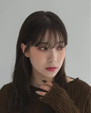 ミディアム カラー Le'a銀座所属・前髪/顔周り /レイヤー/秋山 元のヘアスタイル