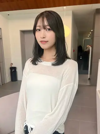 ミディアム カラー 顔まわりカット/透け カラー/Memi🎀のヘアスタイル