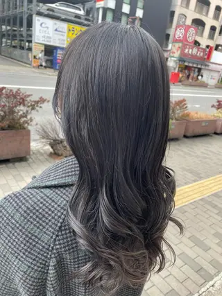 ミディアム カラー NINE+/代表 ブリーチ特化型サロンのヘアスタイル