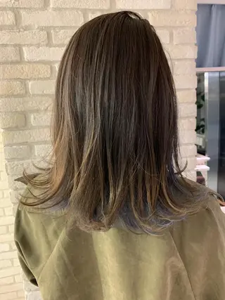 セミロング カラー パーマ ヘアアレンジ ネイル マツエク・マツパ レイヤー＆カラー 人気美容師倉崎涼のヘアスタイル