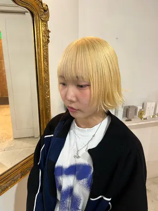 ショート 🩶ハイトーン🖤 URARAのヘアスタイル