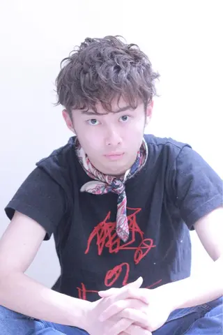 ショート パーマ メンズ 及川 光のヘアスタイル