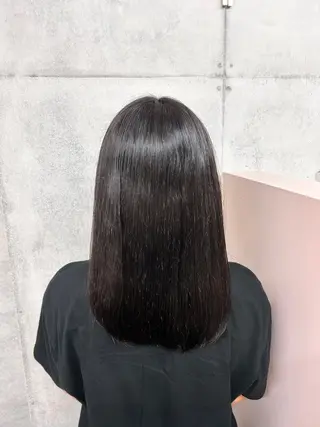 カラー ヒナ/レイヤーカット 艶感ワンカラーのヘアスタイル