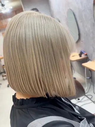 ミディアム ブリーチカラー🦁 由見幸輝のヘアスタイル