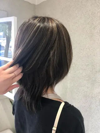 ミディアム カラー 阿部 美咲のヘアスタイル