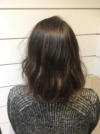 ミディアム カラー 鍵山 千秋のヘアスタイル