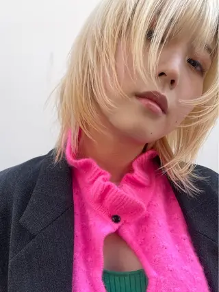 ショート カラー ⭐ハイトーンブリーチ ミルクティーピンクのヘアスタイル