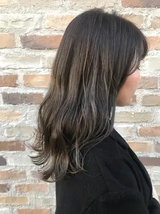 ロング カラー 泉谷 莉可のヘアスタイル