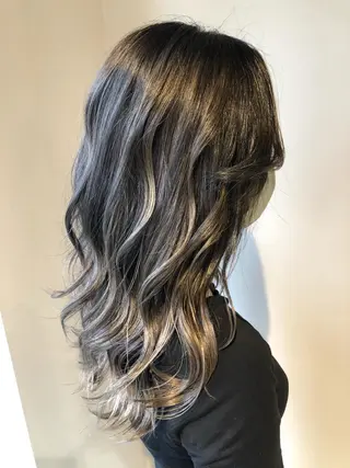セミロング ブリーチ👩🦳/ ✂︎MANAMIのヘアスタイル