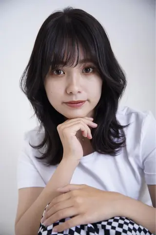 ミディアム 小顔レイヤー/ ベージュ🤍Rieのヘアスタイル
