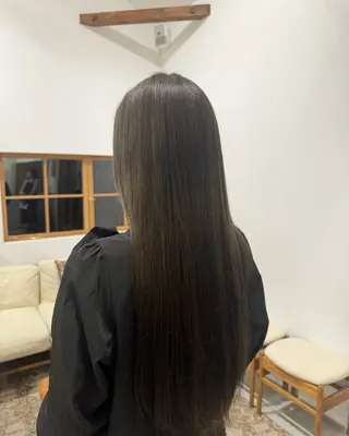 ロング カラー 亀山 友菜のヘアスタイル