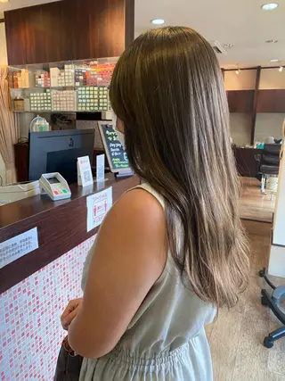 ロング カラー サプリームヘア 飯田みち瑠のヘアスタイル