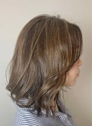 ミディアム 鈴木 梓のヘアスタイル
