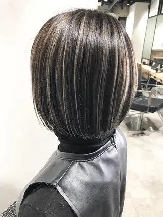 ショート 白髪ぼかしハイライト バレイヤージュヤマトのヘアスタイル