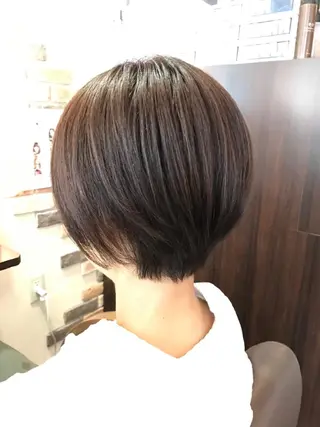 ショート カラー Parfait 山本のヘアスタイル