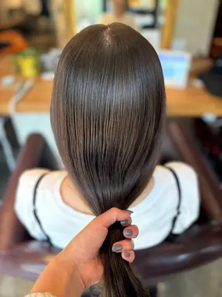 ロング カラー 髪質改善カラー ベージュ🤎YUMEのヘアスタイル
