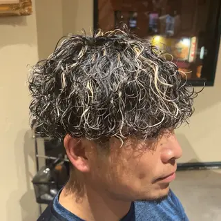カラー パーマ メンズ メンズパーマ眉毛 特化アユム🔥のヘアスタイル