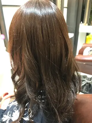 セミロング カラー Avery SHINのヘアスタイル