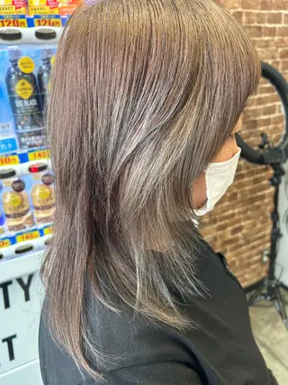 セミロング カラー 久木原 ゆりのヘアスタイル