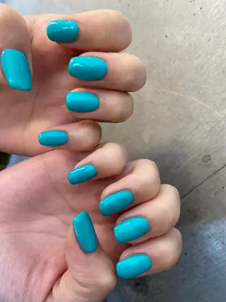 カラー ネイル mana 暖色カラーカットのヘアスタイル