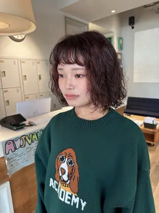 ミディアム パーマ 塩澤 榛奈のヘアスタイル