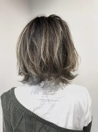 ミディアム カラー ヘアアレンジ 白髪ぼかしハイライト バレイヤージュヤマトのヘアスタイル