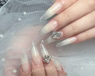 ネイル shineジェル& チップ長さだしのネイルデザイン