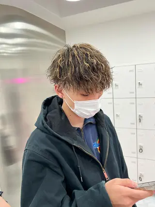 ショート カラー パーマ メンズ メンズパーマ特化 TAIGAのヘアスタイル