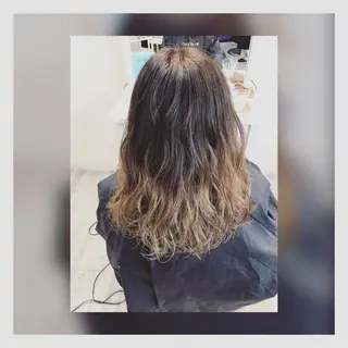 ロング カラー 岡本 智次のヘアスタイル