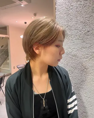 ショート カラー 本田 茜のヘアスタイル
