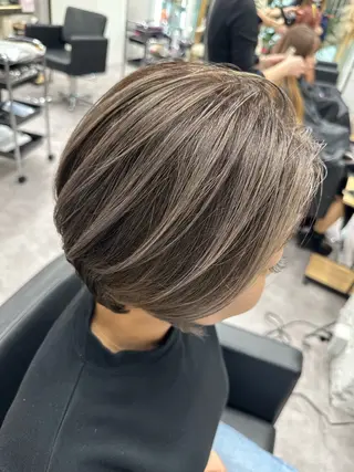 ショート ハイトーン/ダブル カラー/akihoのヘアスタイル
