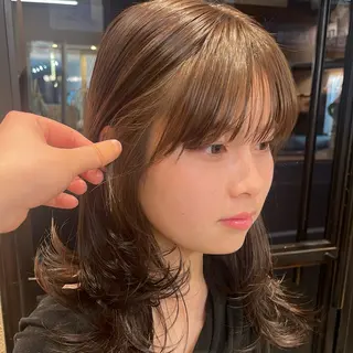 セミロング Wカラー🐾 ハルナのヘアスタイル