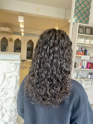 ロング パーマ 饒平名 知也のヘアスタイル