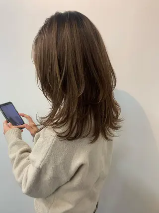ミディアム 末次 史奈のヘアスタイル